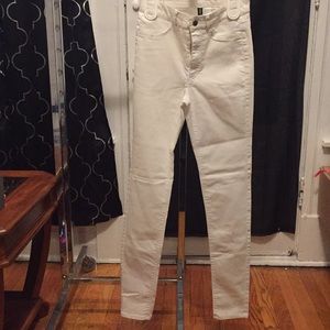 NEW DIVIDED WHITE PANT SIZE 6 TALL
